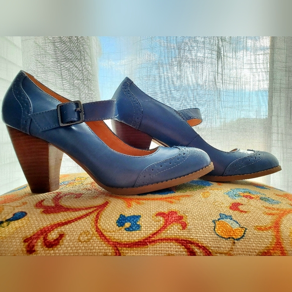 Modcloth • Chelsea Crew • Vintage Style • Mary Jane Heels - Picture 3 of 7